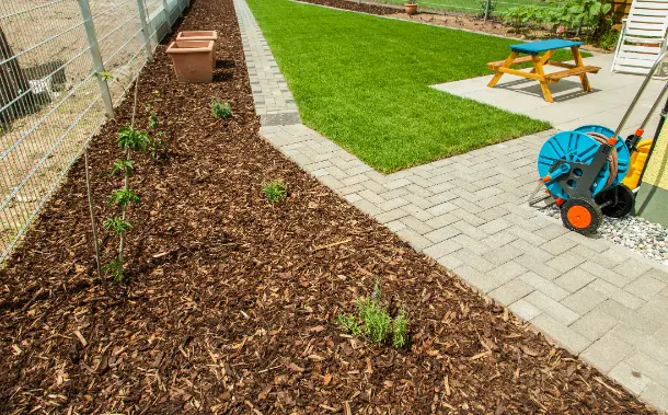 How To Mulch Around Trees in Youngstown, OH How To Mulch Around Trees in Youngstown, OH
